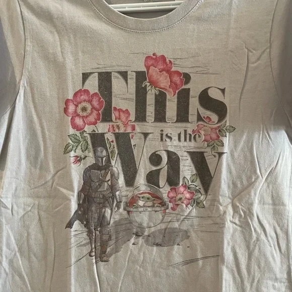 Mandalorian Disney tshirt - Picture 2 of 4